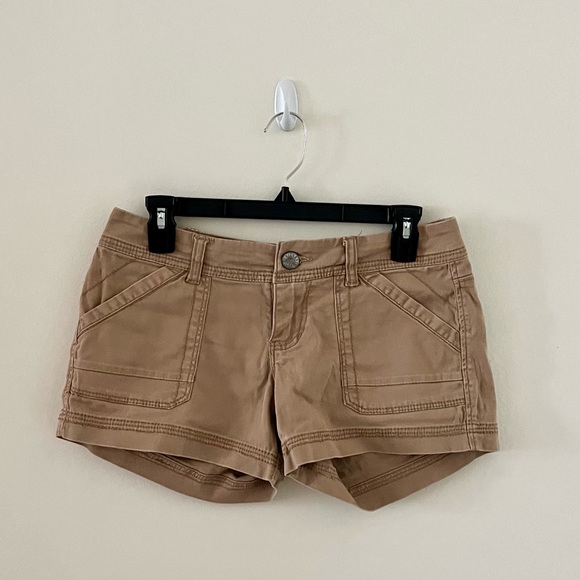 Low rise khaki short shorts by Union Bay - Picture 1 of 5